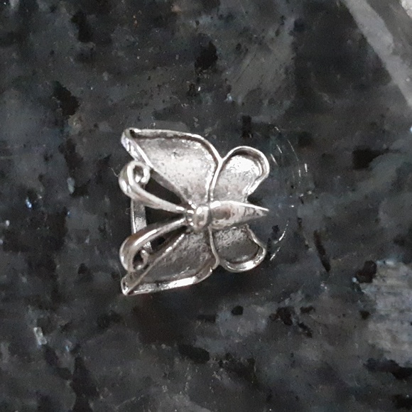 Jewelry - Really pretty silver butterfly ring